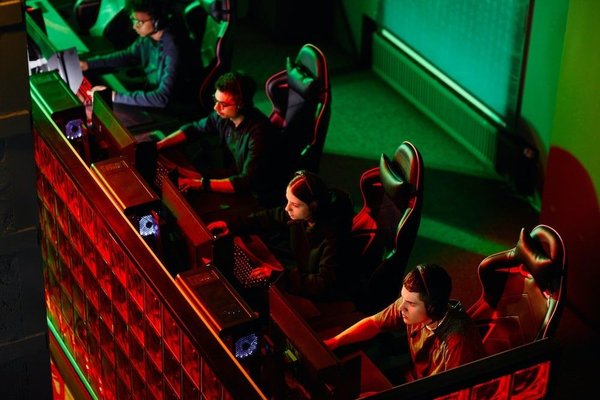 Comment les petites entreprises de développement de jeux vidéo peuvent-elles tirer parti de l'esport pour leur marketing ?
